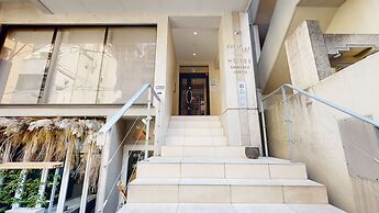 M/W HOTEL