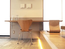 M/W HOTEL