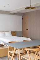 M/W HOTEL