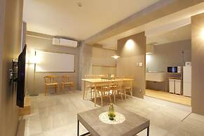 M/W HOTEL