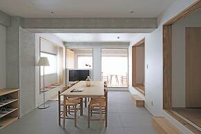 M/W HOTEL