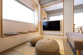 M/W HOTEL
