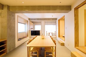 M/W HOTEL