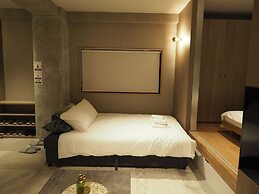 M/W HOTEL