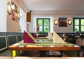 Noon Mirch Hotel Restaurant