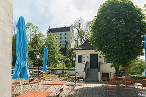 Noon Mirch Hotel Restaurant