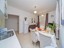 4B Apartments