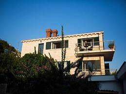 4B Apartments