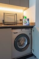 Waves - Comfort and Style in a 21st-Floor Studio With View