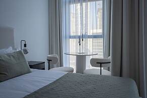 Waves - Comfort and Style in a 21st-Floor Studio With View