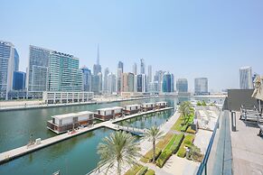Waves - Comfort and Style in a 21st-Floor Studio With View