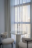 Waves - Comfort and Style in a 21st-Floor Studio With View