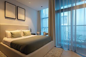 Waves - Comfort and Style in a 21st-Floor Studio With View
