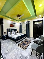 Sapphire Inn