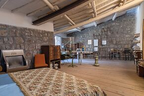 Inter Artes House and Suite