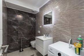 Spacious Pool Apartment Crikvenica