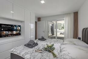 Spacious Pool Apartment Crikvenica