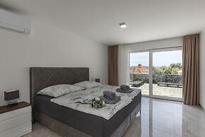 Spacious Pool Apartment Crikvenica