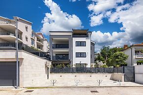 Spacious Pool Apartment Crikvenica