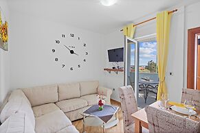 Mery's Sunny Pool Apartment