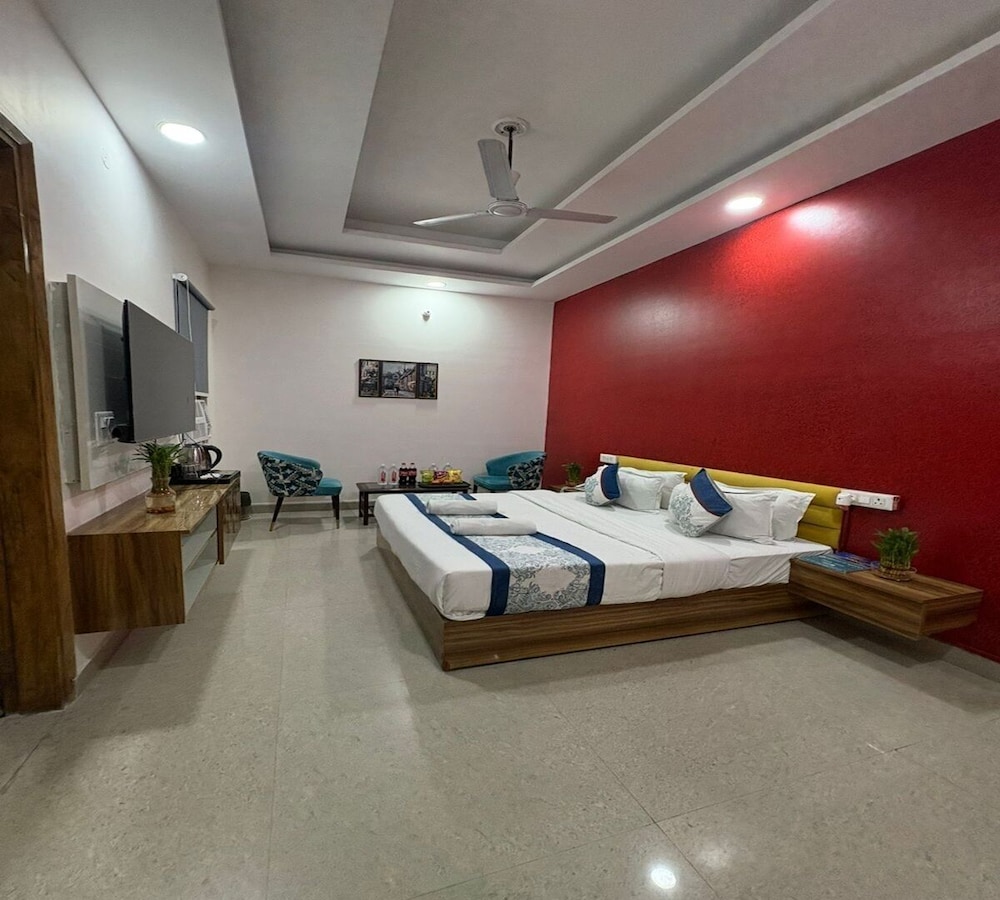 Radiant Blu Hotel