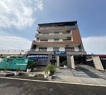 Radiant Blu Hotel