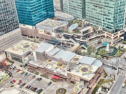 Uptown Parksuites BGC