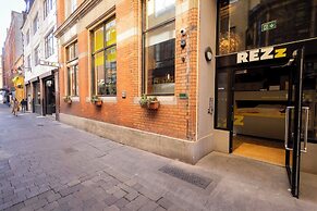 REZz Temple Bar, Dublin