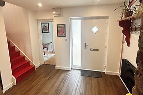 Northampton Oasis - 4 Bedroom House