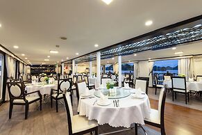 Amanda Cruise Ha Long Bay