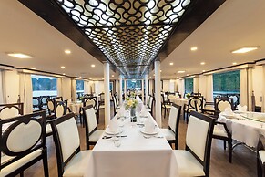 Amanda Cruise Ha Long Bay