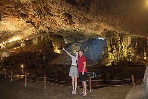 Amanda Cruise Ha Long Bay