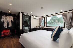 Amanda Cruise Ha Long Bay