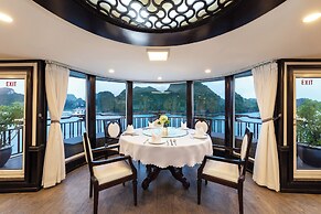 Amanda Cruise Ha Long Bay
