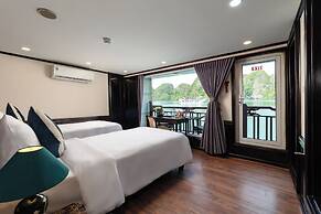 Amanda Cruise Ha Long Bay