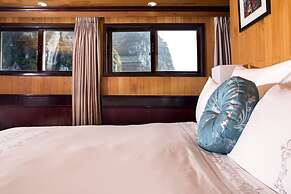 Hera Classic Boutique Cruise