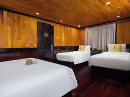 Hera Classic Boutique Cruise