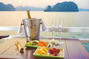 Hera Classic Boutique Cruise