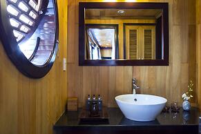 Hera Classic Boutique Cruise