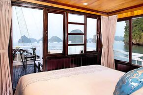 Hera Classic Boutique Cruise