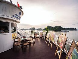 Hera Classic Boutique Cruise