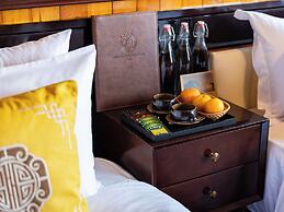 Hera Classic Boutique Cruise