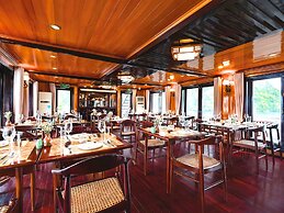 Hera Classic Boutique Cruise