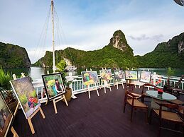Hera Classic Boutique Cruise