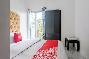 OYO 94049 Pondok Accilia