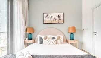 Modern One Bedroom Stylish Touches