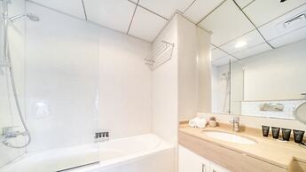 Modern One Bedroom Stylish Touches