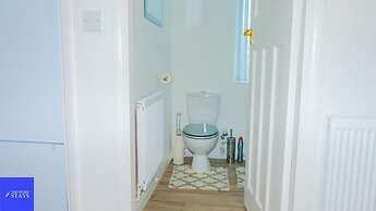Cradley Manor - Spacious 6 Bedroom House