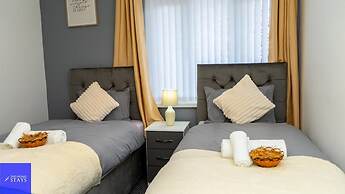 Cradley Manor - Spacious 6 Bedroom House
