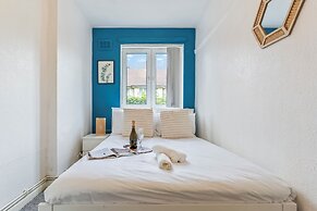 2 Bedroom Apartment - Parking, Wifi, Central